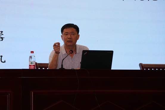 说明: C:\Users\Administrator\Desktop\永利23411集团人民武装部开展国防教育专题讲座\讲座照片\李先德教授在讲座中.JPG